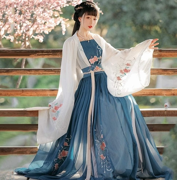 What is Hanfu, and how was it worn?