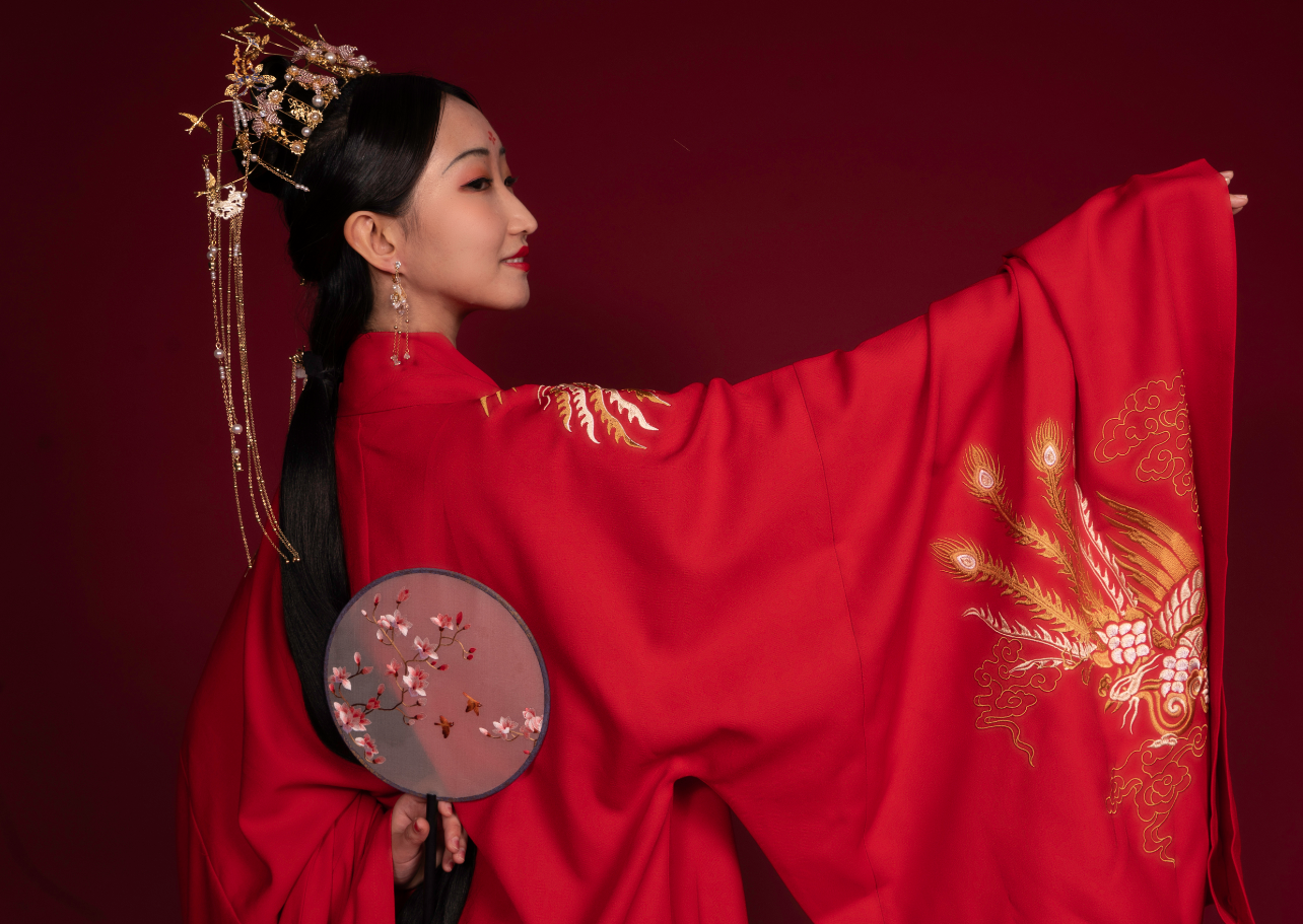 what do chinese wear on chinese new year