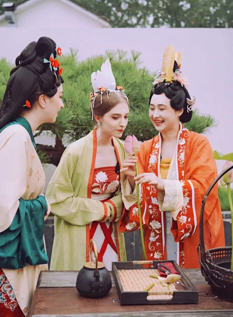 Can Foreigners Wear Hanfu