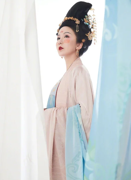 Why is hanfu controversial