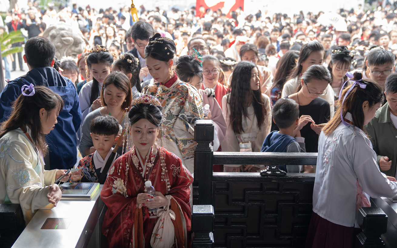 What is the Hanfu movement in nationalism