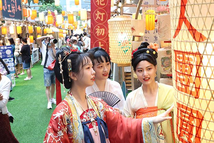 What is the market size of the hanfu industry