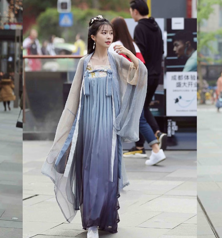 Hanfu Movement Sweeps China in Revival of Traditional Culture 