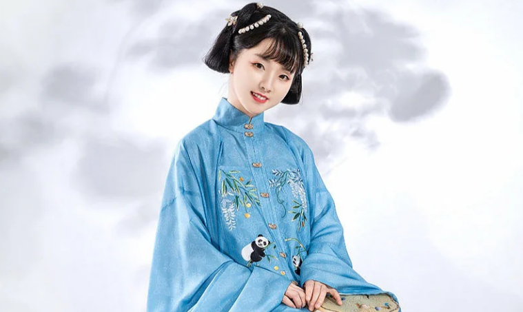 Why Do Chinese People Wear Hanfu in Modern China?