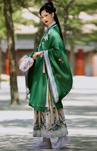 Hanfu costumes gaining tract in China