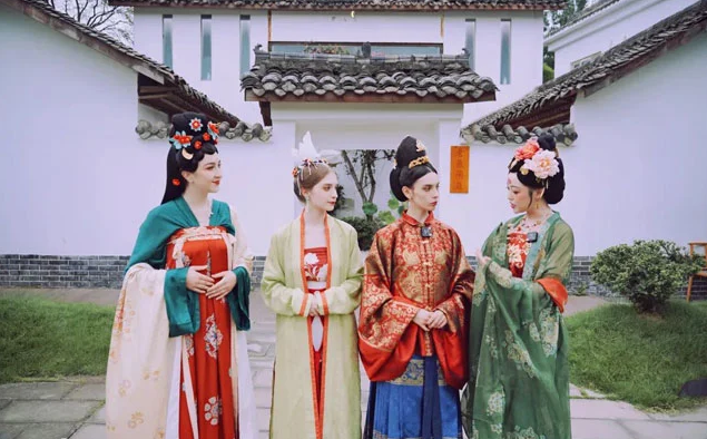 Can Foreigners Wear Hanfu