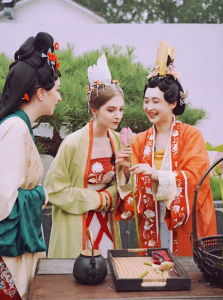 Are non Chinese allowed to wear Hanfu