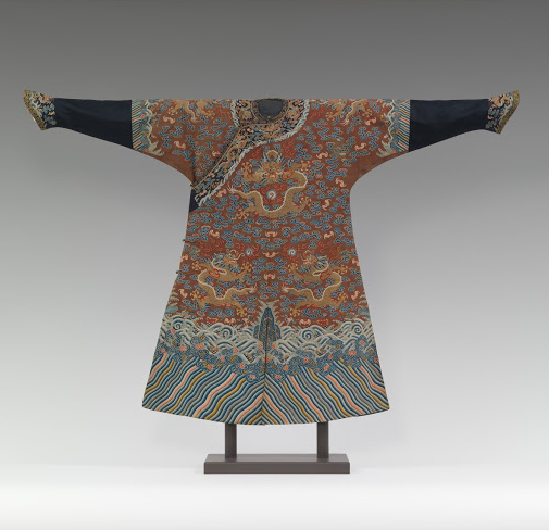 What are the main materials of traditional Chinese clothing