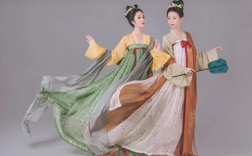 What are the main materials of traditional Chinese clothing