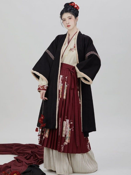 What is Hanfu and what are its characteristics