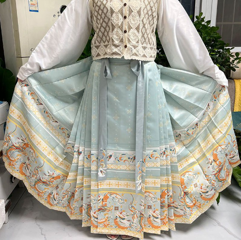 Ming and Qing horse face skirt characteristics