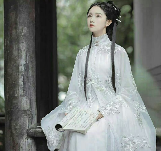 What is traditional Chinese clothing