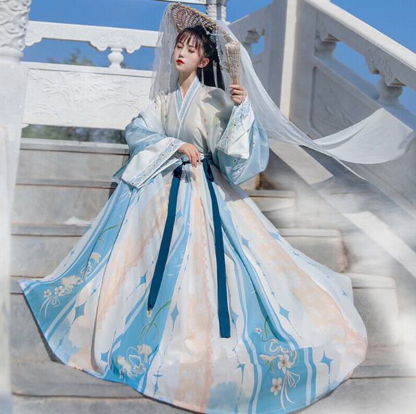 What is traditional Chinese clothing