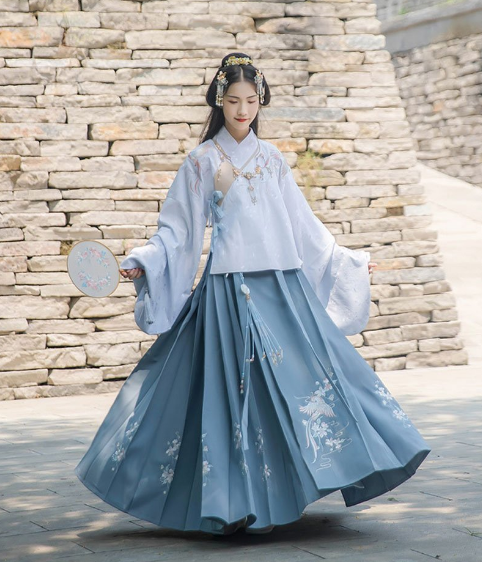 4 Secrets about Hanfu Ma Mian Qun