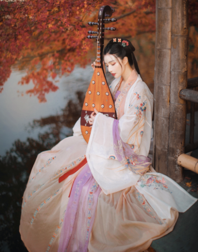 What are the characteristics of hanfu