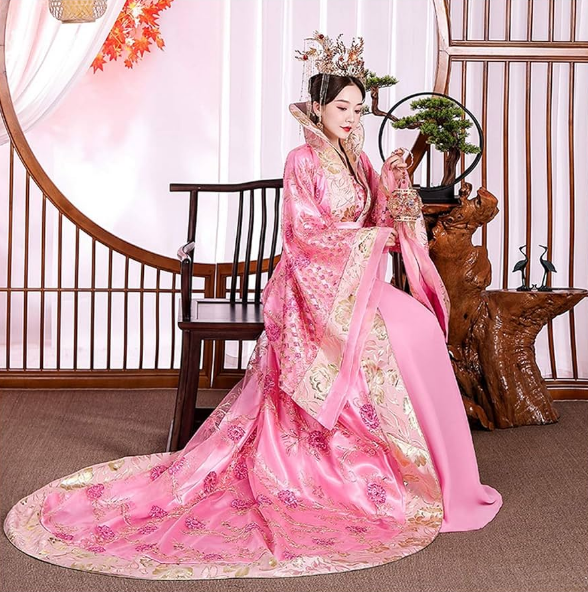 What were the palace costumes in the Tang Dynasty
