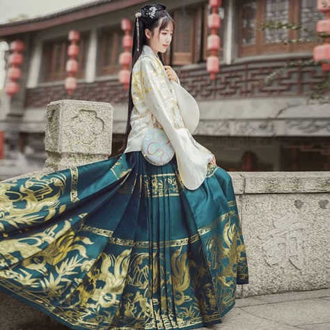 What is the history of the Mamian skirt