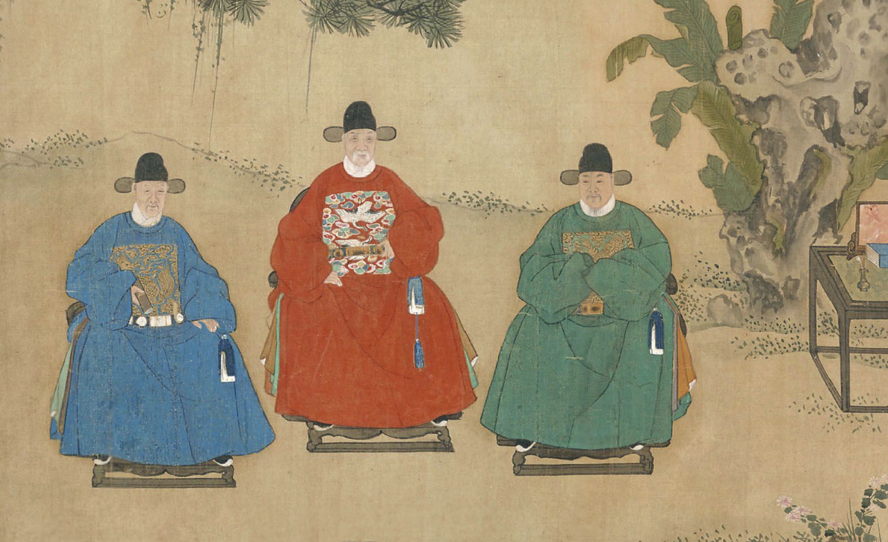 What did government officials wear in ancient China