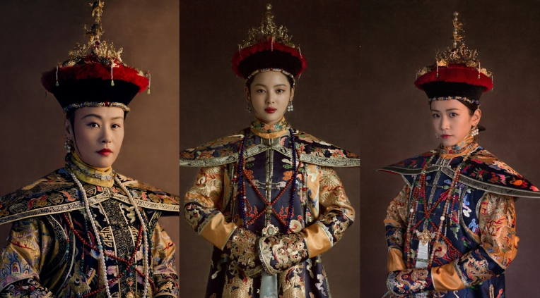 What did the Qing dynasty wear to court