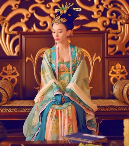 What did concubines wear in China