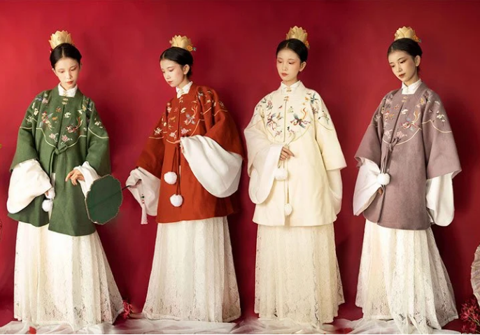 What are the 4 well known traditional Chinese clothes types