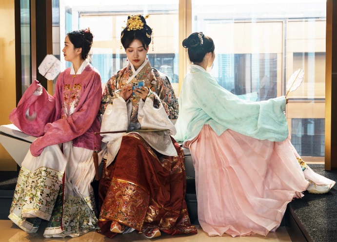 What is the controversy with hanfu