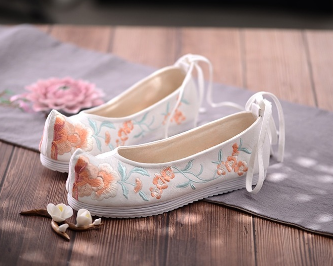 What are hanfu shoes made of