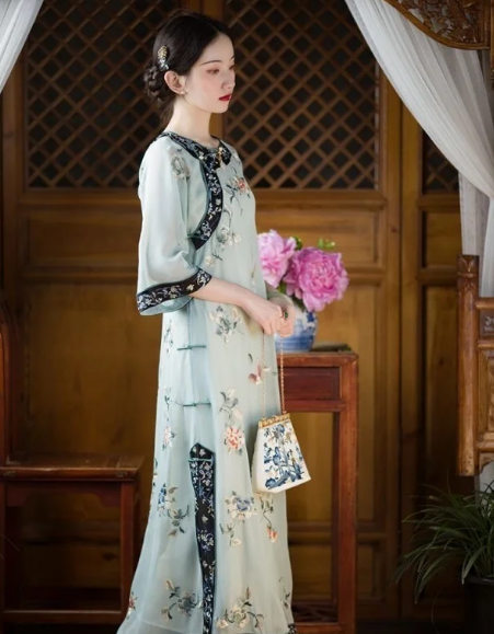 Which dynasty is the cheongsam from