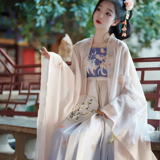 What is Hanfu made of