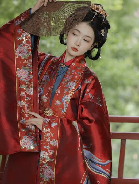 What is Hanfu made of