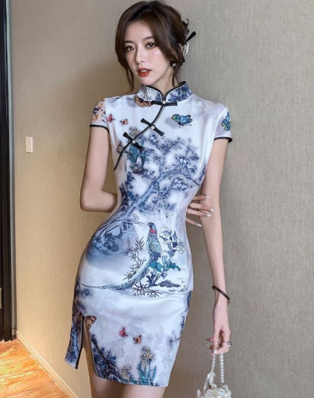 What are the characteristics of cheongsam