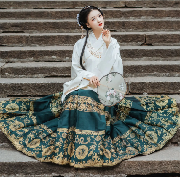 Horse face skirt