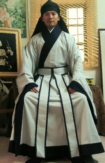 Zhu Zi deep clothing is the costume of which dynasty