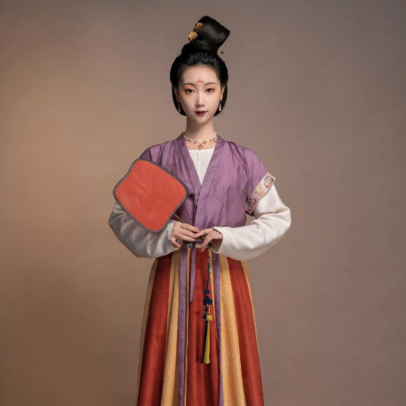 How did Hanfu evolve during the Tang Dynasty