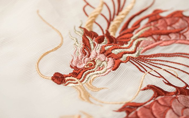 How was embroidery used in ancient Hanfu