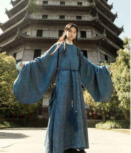 What do men traditionally wear in China