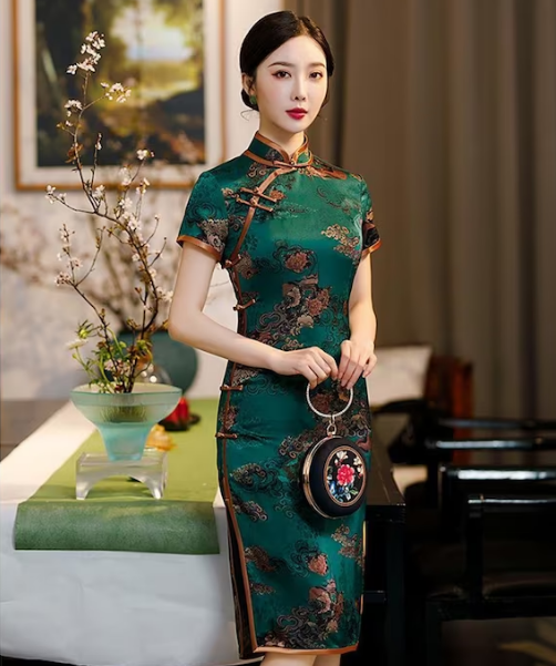 What are the parts of a Chinese traditional dress