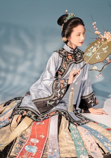Were there any forbidden colors or designs in ancient Hanfu