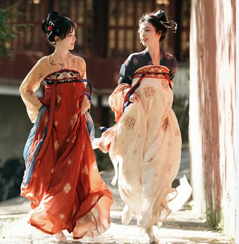 How did Hanfu evolve during the Tang Dynasty