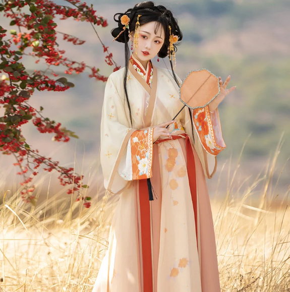 What accessories complement Hanfu outfits