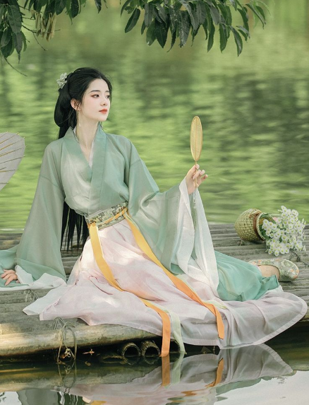What are the key trends in modernised Hanfu for 2024
