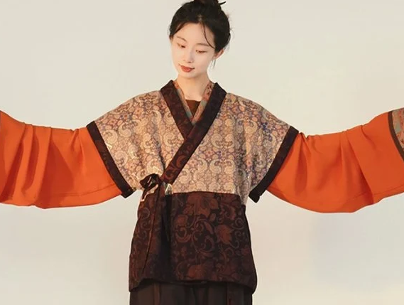 How to mix and match patterns in women hanfu
