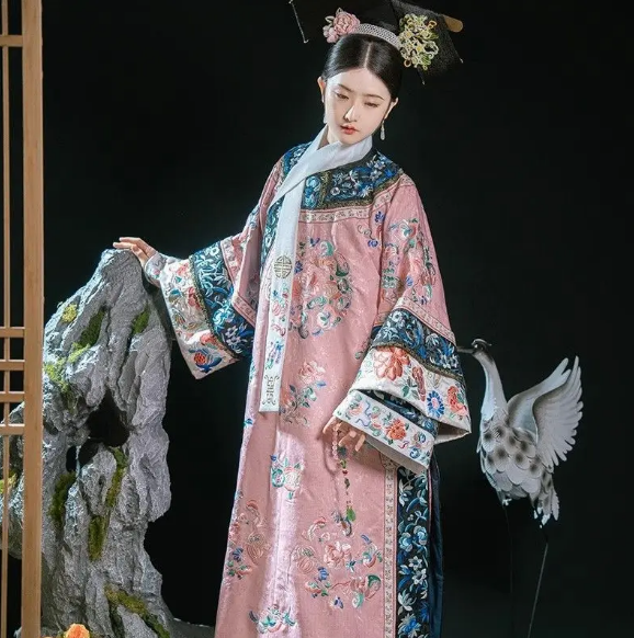 What makes qing dynasty Hanfu unique in design