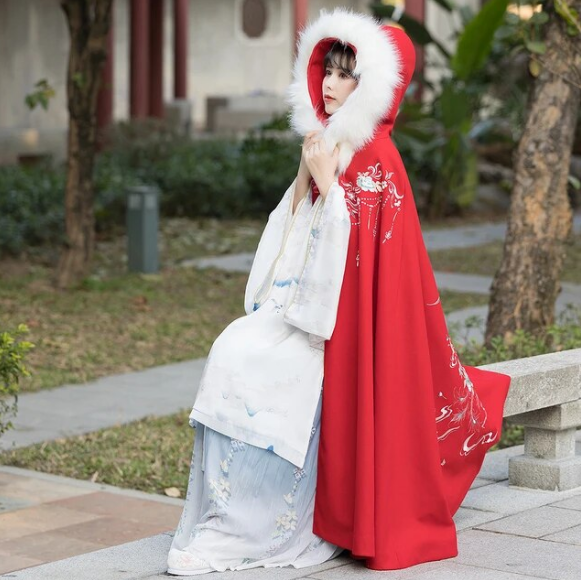 What colors are trending in Hanfu jackets
