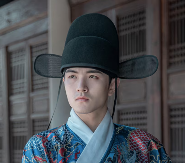 How to choose Hanfu hats that complement your face shape